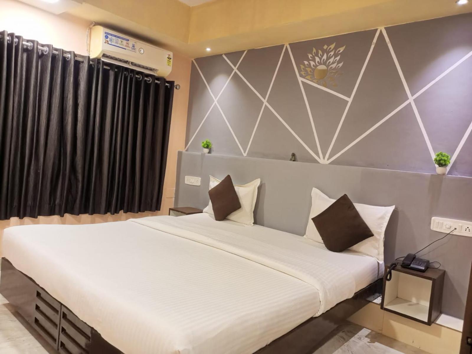 Hotel Harmony Jamnagar Ngoại thất bức ảnh